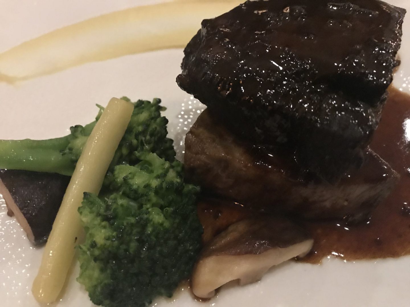 Rinderbacke Rind rosa gebraten Erfahrung Menükarussell Gute Stube Parkhotel Herne Foodblog Sternestulle