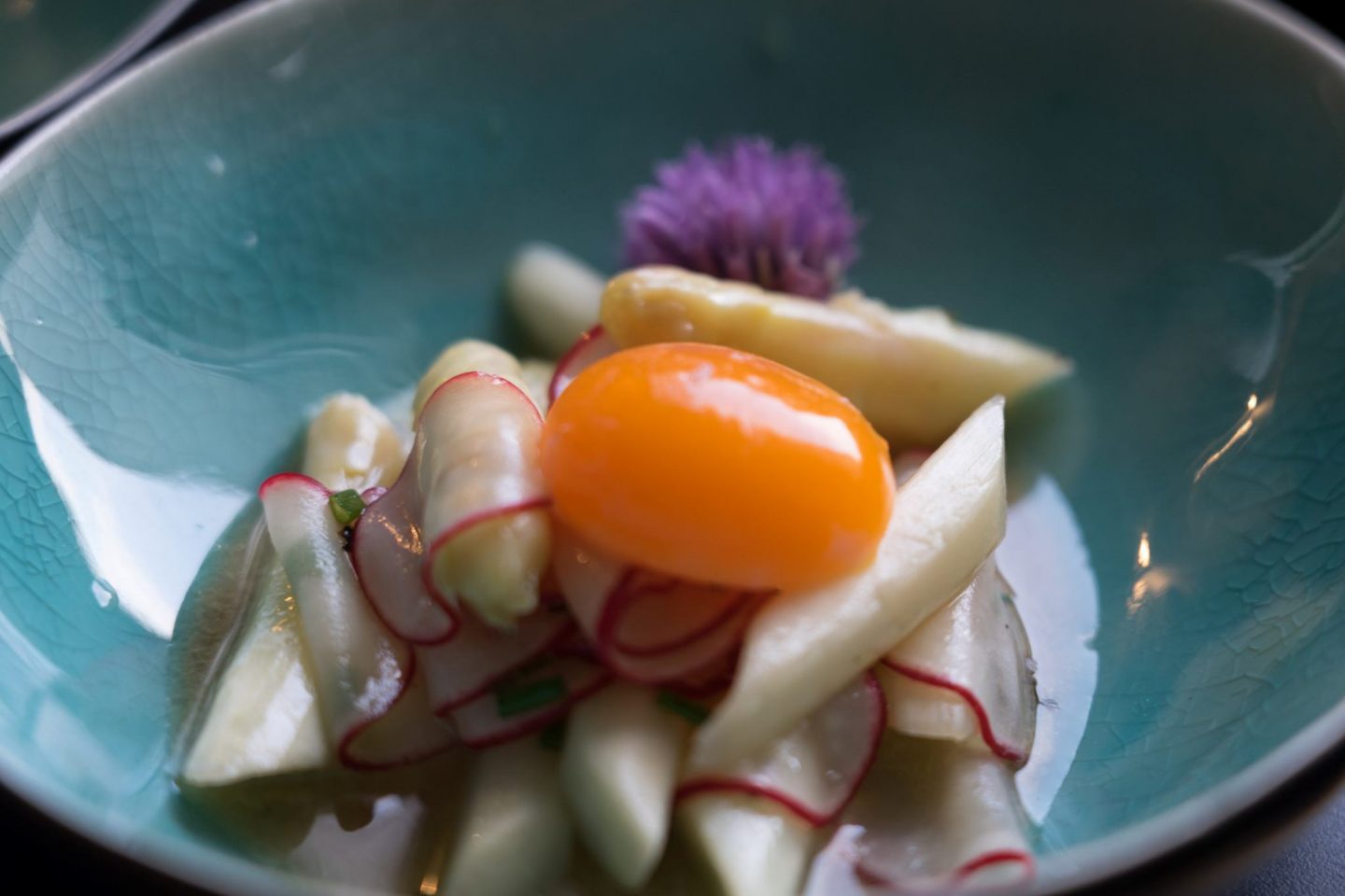 Spargelsalat mit Radieschen und Onsenei-Ei Rezept Rezeptidee Foodblog Sternestulle
