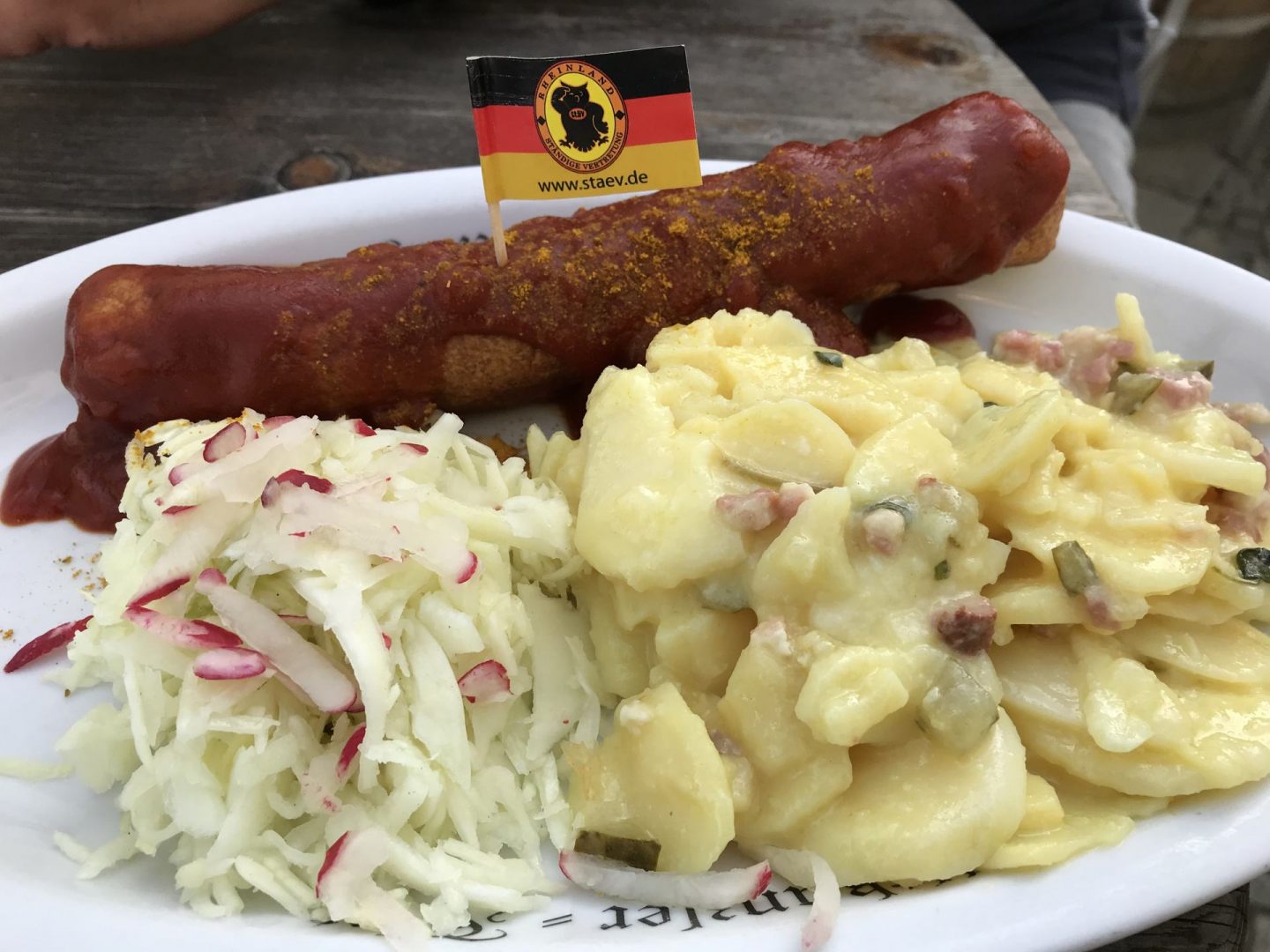 Erfahrung Bewertung Kritik Ständige Vertretung Berlin Currywurst mit Kartoffelsalat Foodblog Sternestulle