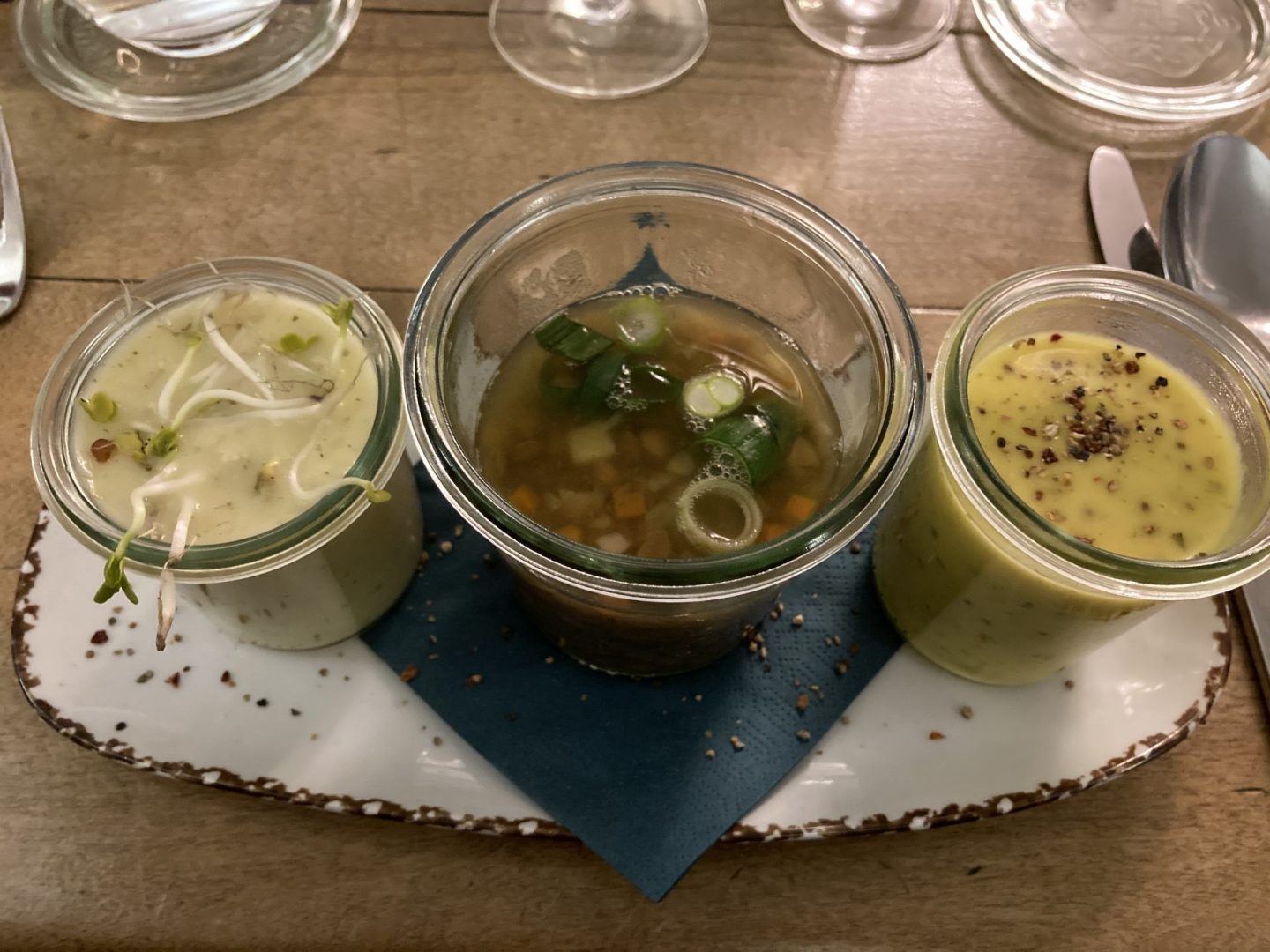 Erfahrung Bewertung Kritik Kerstins Dortmund Menükarussell Vorspeise dreierlei Suppe Foodblog Sternestulle