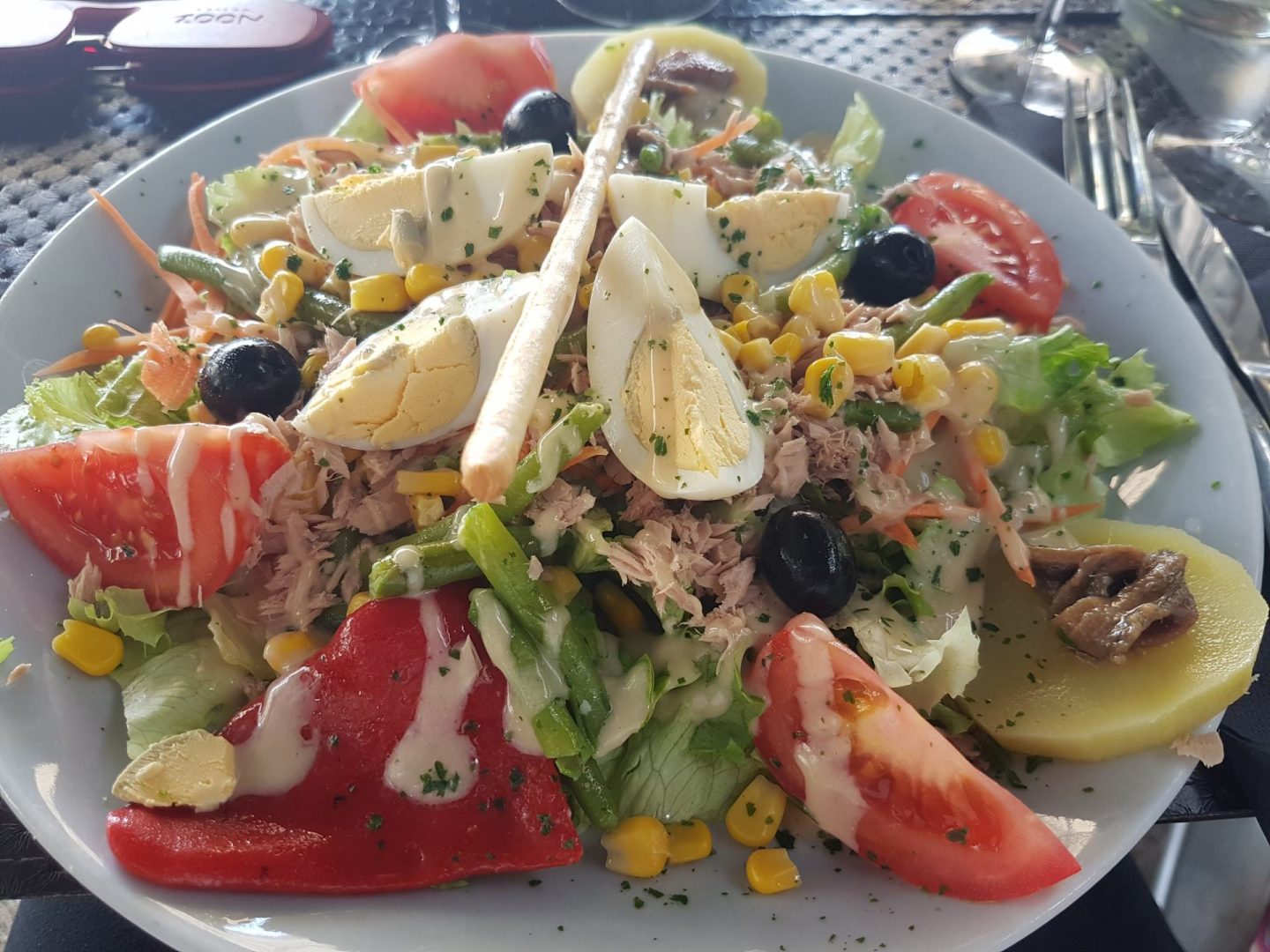 Erfahrung Bewertung Kritik Brasserie Le Soleil Marseille Salat Nicoise Foodblog Sternestulle