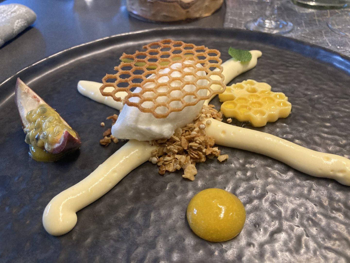 Erfahrung Bewertung Kritik Post Hotel See in Paznaun Dessert Honig Milch Passionsfrucht Foodblog Sternestulle