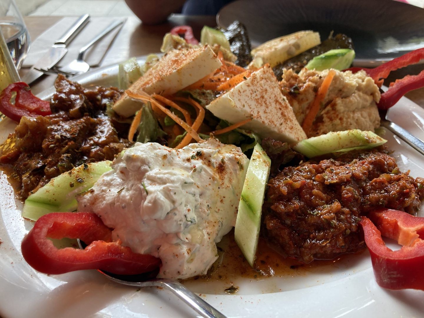 Erfahrung Bewertung Kritik Gulhane Sark Sofrasi Instanbul Vorspeise Meze Foodblog Sternestulle