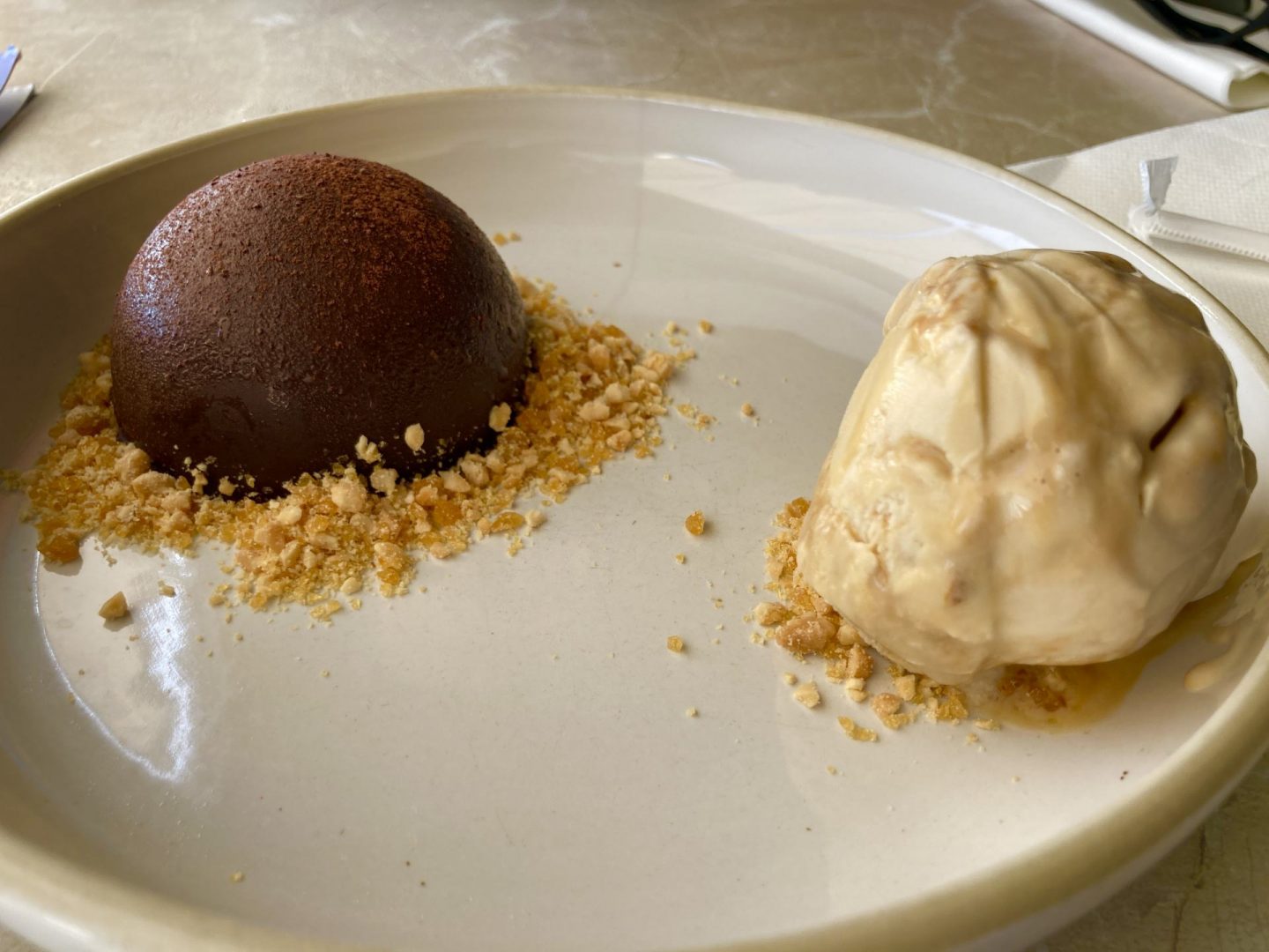 Erfahrung Bewertung Kritik Jamie Oliver Kitchen Limassol Zypern Dessert Schokolade Erdnuss Karamell Foodblog Sternestulle