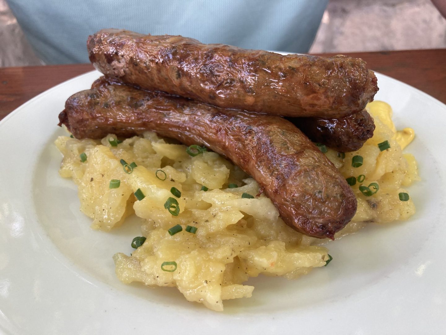 Erfahrung Bewertung Kritik Adlitzer Biergarten Marloffstein Wildbratwürste mit Kartoffelsalat Foodblog Sternestulle