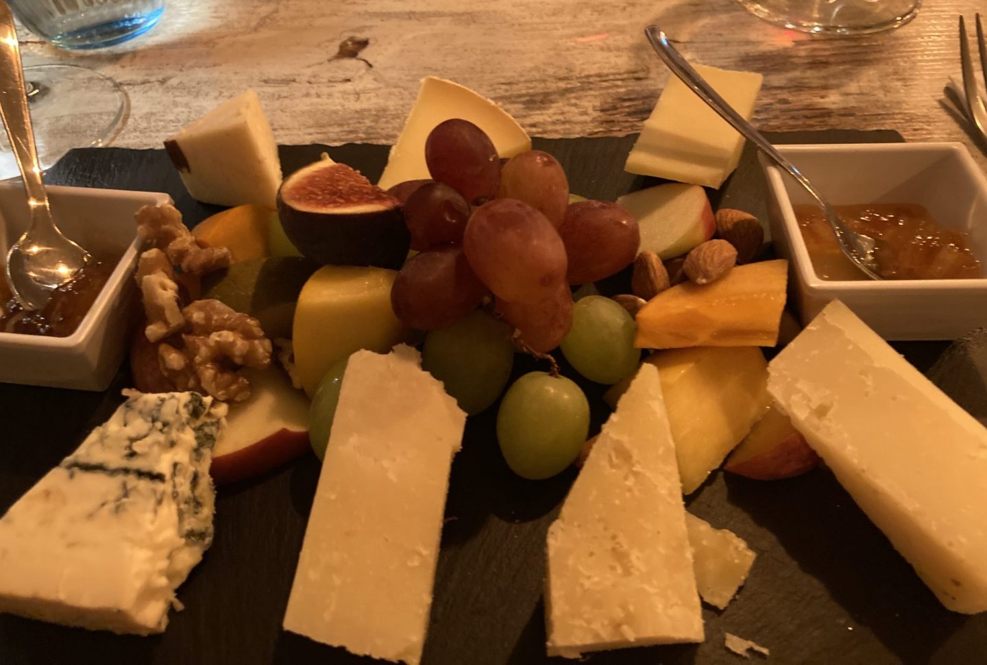 Erfahrung Bewertung Kritik Amuni Düsseldorf Käseteller Foodblog Sternestulle