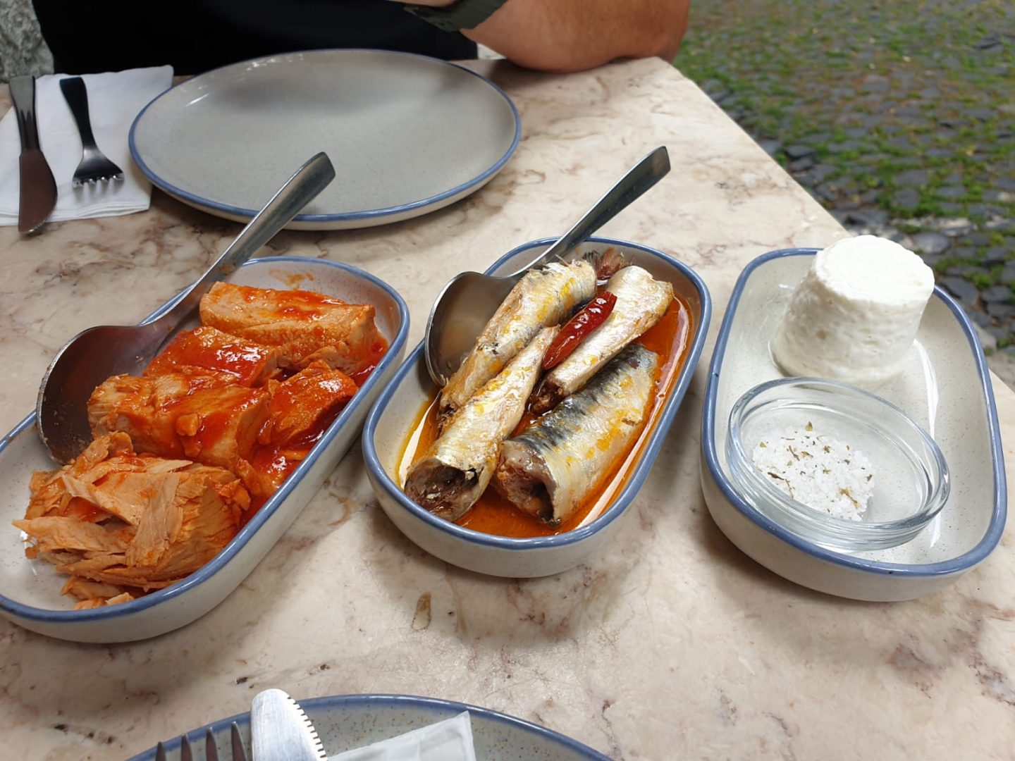 Erfahrung Bewertung Kritik Miss Can Lissabon Sardinen in spicy Olivenöl Thunfisch in Tomaten Schafskäse Foodblog Sternestulle